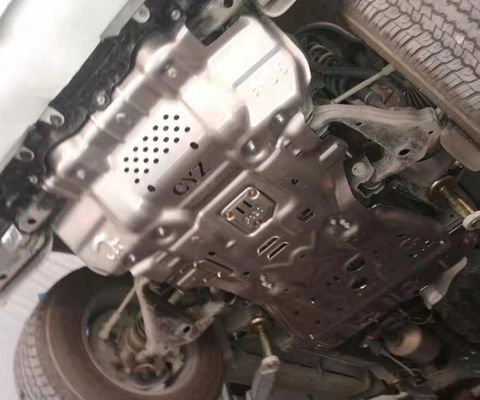 Standaard auto carrosserieonderdelen onderste beschermplaat onderlichaam motor pantser voor Toyota Fortuner