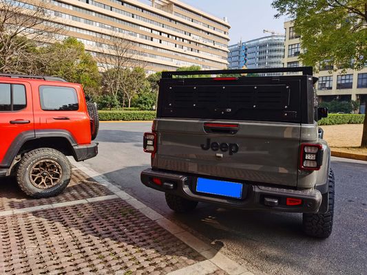 Jeep Gladiator Pickup Truck Bed Canopy Topper in hoogzwarte poederbedekte afwerking