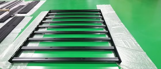 Op maat gemaakte onderdelen van bestelwagens Camper Van Roof Rack Platform in zwart voor outdoor camping activiteiten