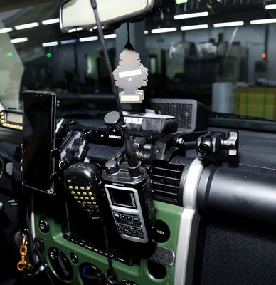 Centrumconsole van aluminiumlegering Ondersteuning voor multifunctiele telefoonhouder voor auto's zonder oplader