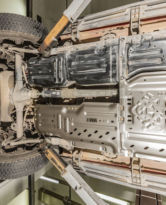 Zwarte poedercoated Wrangler JL uitlaatpijp skid plaat op maat 2018-2019 jaar