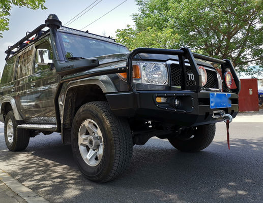 Voeg stijl en functionaliteit toe aan uw Toyota LC79 met achterbumper en banddrager
