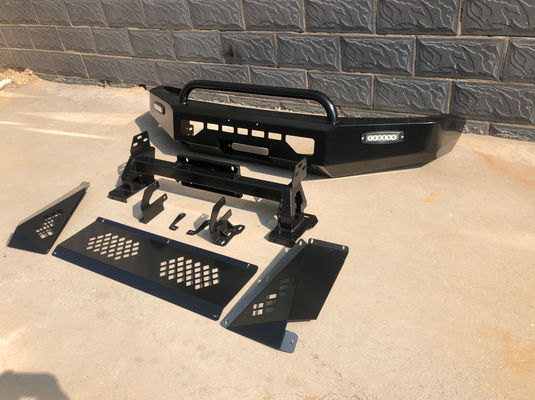 Vervoerder voorbumper met winch bull bar achterbumpers en reserveband drager