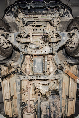 Bescherm uw Toyota Prado120-motor met een gemakkelijk te installeren chassisbeschermer en modderbeschermer